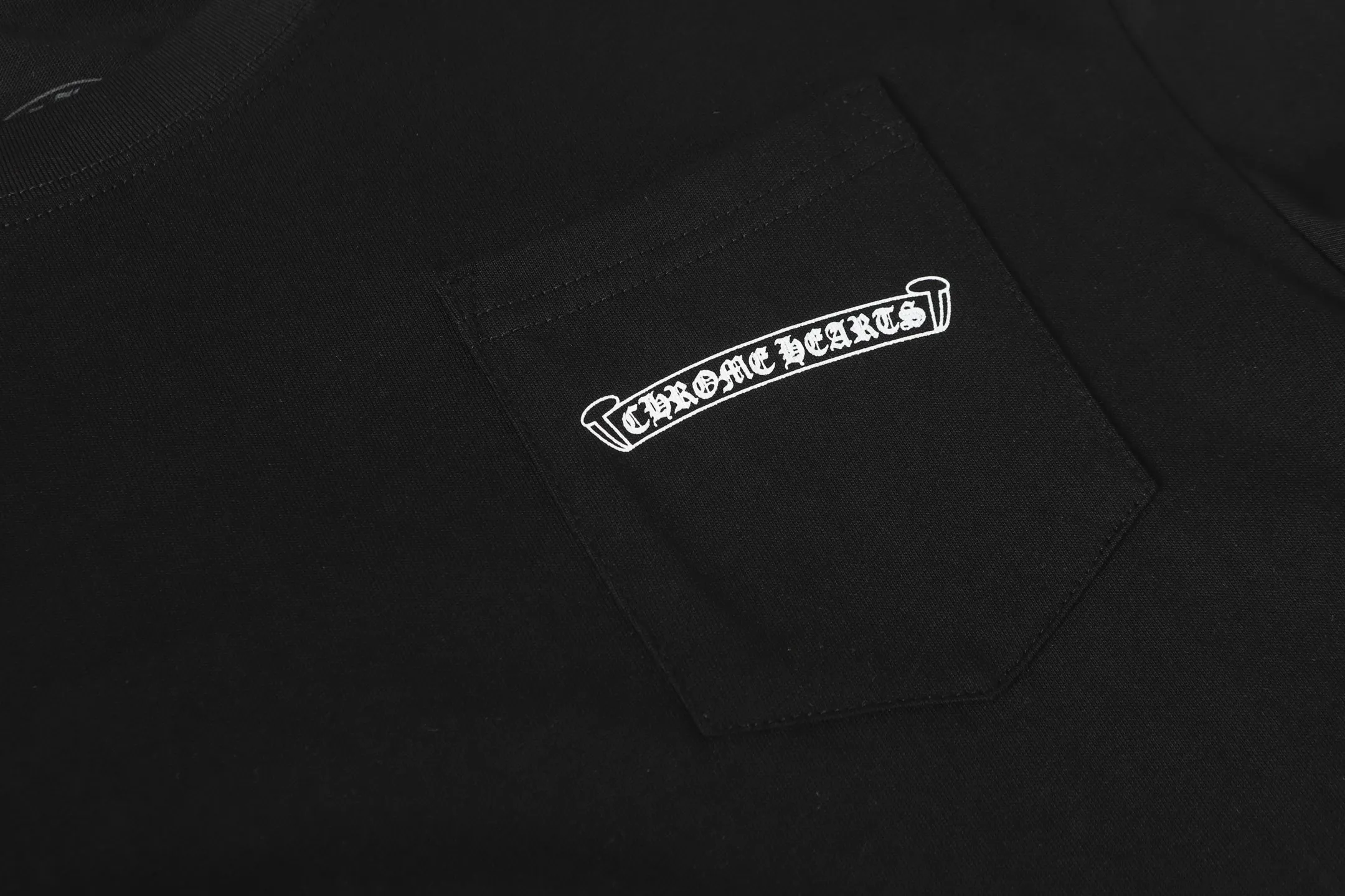 P150 Cross-border model, please do not place an order if you are looking for quality -Chrome Hearts/Chrome Hearts Sanskrit printed popular long-sleeved T-shirt -High weight, high density and high quality. The wool is soft, delicate and skin-friendly. Soft and silky to the touch. Excellent warmth and skin-friendly properties. -Customized weaving and dyeing, no color difference, regardless of fabric or workmanship details. Comparing the ordinary version on the market -Colour: black white -Size: S M L XL